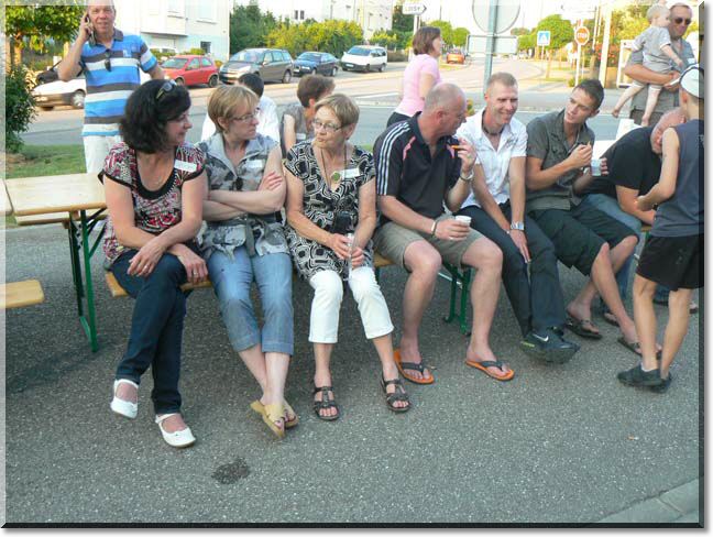 2010-06-26-ATTON-REPAS DE QUARTIER-018.jpg